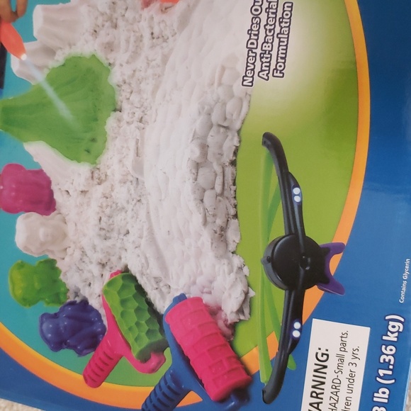 Sands Alive GLOW Explorer Set for kids 3+ - Picture 3 of 7